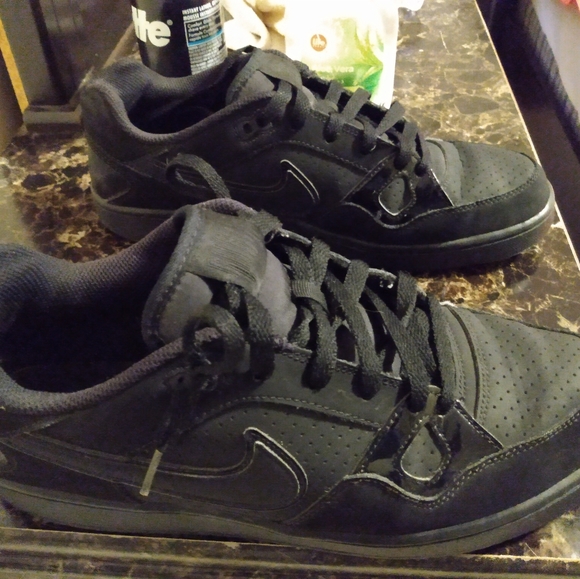 Nike shoes - Picture 3 of 3